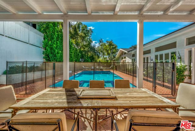 9669 Oak Pass Road, Beverly Hills CA: https://media.crmls.org/mediaz/77fb20d1-4e39-43f9-816c-b8498740438d.jpg