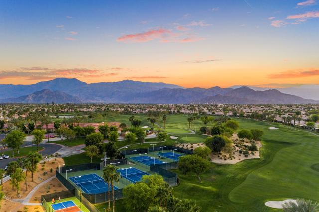 44660 S Heritage Palms Drive, Indio CA: https://media.crmls.org/mediaz/77fb2655-c570-48ca-8f31-a17d5b91935d.jpg