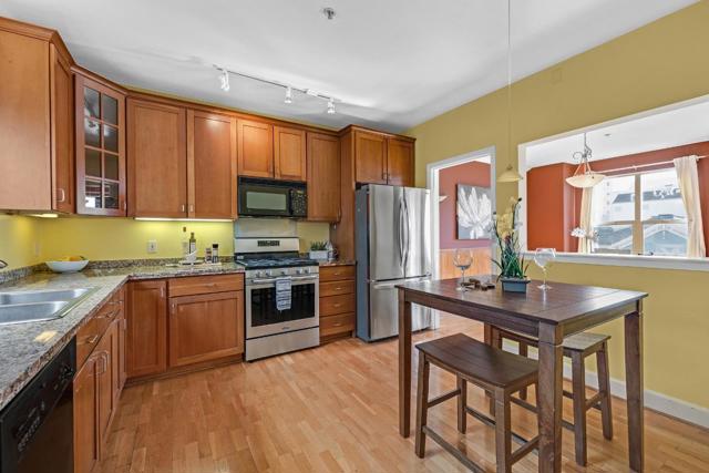 3246 21st Street, San Francisco CA: https://media.crmls.org/mediaz/77fb418b-fe2f-4af9-886a-efaf32e67d84.jpg