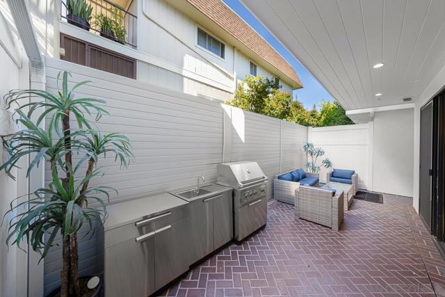 825 9th St., Coronado CA: https://media.crmls.org/mediaz/77fb70b8-7666-4255-be07-6383faeda8bc.jpg