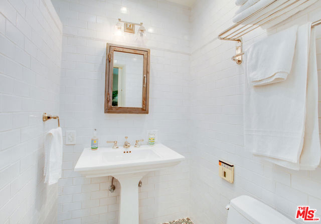 449 Westbourne Drive, West Hollywood CA: https://media.crmls.org/mediaz/77fb8444-b8a1-419b-9484-aaac57b27b17.jpg