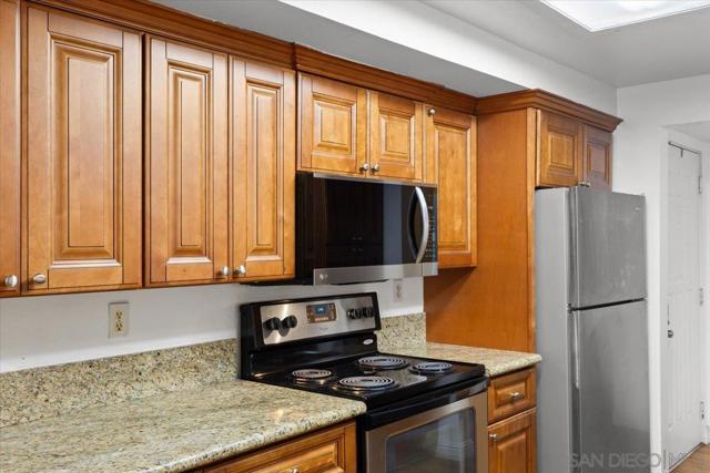 1020 E Washington Ave, Escondido CA: https://media.crmls.org/mediaz/77fba40e-10bd-49f4-b089-9deb701c73e9.jpg