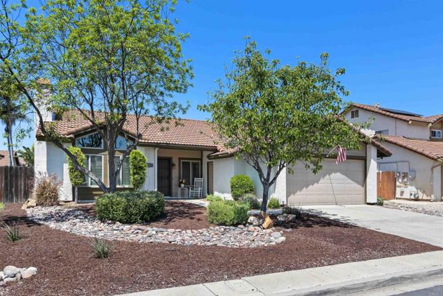 10324 Paseo Palmas Drive, Lakeside CA: https://media.crmls.org/mediaz/77fc17c4-5b8f-445c-869c-91d8092b388c.jpg