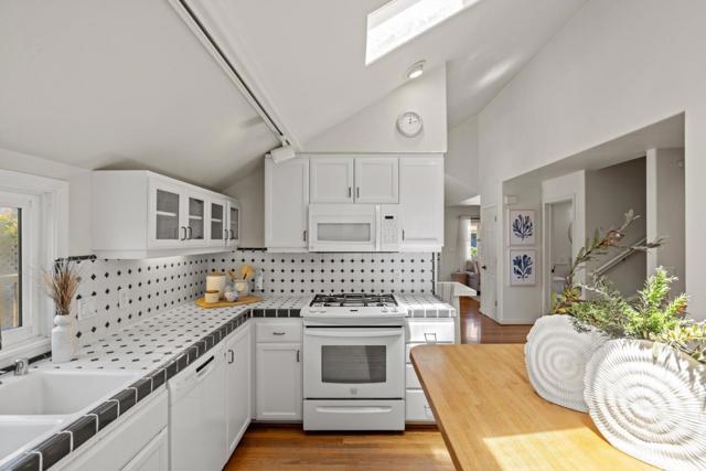 315 Granite Street, Pacific Grove CA: https://media.crmls.org/mediaz/77fc44d6-c670-483f-b30e-923e78c2c162.jpg
