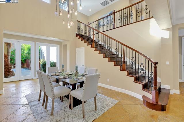 1037 Sunset Creek Ln, Pleasanton CA: https://media.crmls.org/mediaz/77fc55df-e529-4577-be3d-d7429b7c4147.jpg