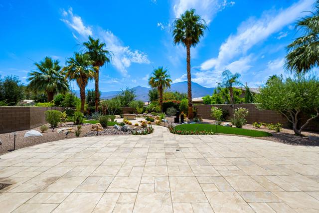 81943 Prism Drive, La Quinta CA: https://media.crmls.org/mediaz/77fca1c5-9e3c-41cf-8829-7186ee1df3f7.jpg