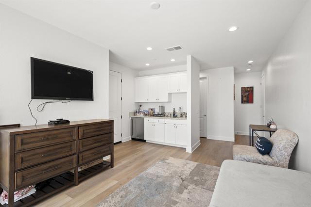 8304 The Grant Place, Bonita CA: https://media.crmls.org/mediaz/77fce129-5cf6-43d0-a31b-ad1a60fa4a57.jpg