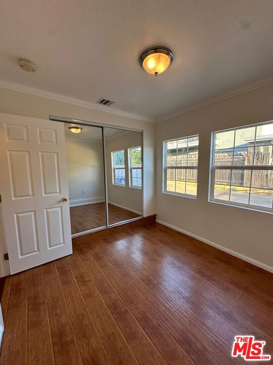 10429 Oro Vista Avenue, Sunland CA: https://media.crmls.org/mediaz/77fcf7a8-ed4c-4273-952e-e47b6d1d26e0.jpg
