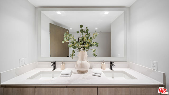 153 San Vicente Boulevard, Santa Monica CA: https://media.crmls.org/mediaz/77fdb188-0c56-40d0-bdd1-4865e88e84d3.jpg