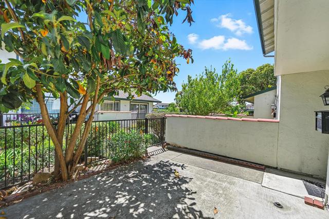 4423 Corto Monterey, Union City CA: https://media.crmls.org/mediaz/77fe53f7-4bc3-44ec-a24e-ff3cd1e0f878.jpg