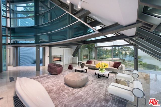 1169 Loma Linda Drive, Beverly Hills CA: https://media.crmls.org/mediaz/77fe5e42-45d4-4422-8ea5-5e4502e05c98.jpg