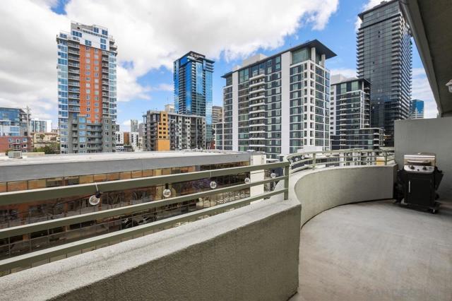 1501 India Street, San Diego CA: https://media.crmls.org/mediaz/77ffeb64-5cd3-4ced-8924-76501ec936b2.jpg