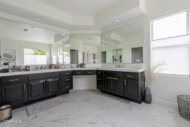 5314 Via Dolores, Newbury Park CA: https://media.crmls.org/mediaz/77fff7c9-4a5f-4468-8012-b5b4a8f89867.jpg