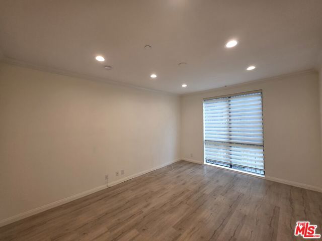 12000 Goshen Avenue, Los Angeles CA: https://media.crmls.org/mediaz/78002fcc-94fb-4356-85df-553adafc11a3.jpg