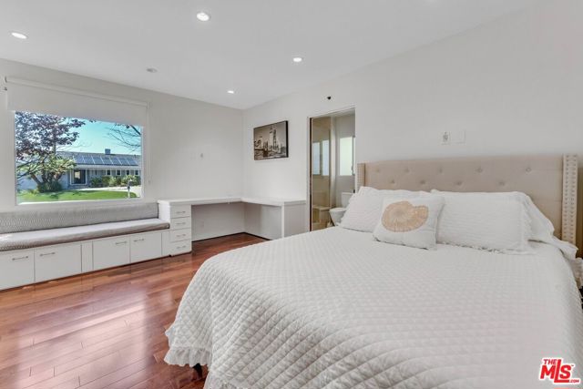 15514 CASIANO Court, Los Angeles CA: https://media.crmls.org/mediaz/78007bbf-6b34-4593-b512-eb82ab0ca4ba.jpg
