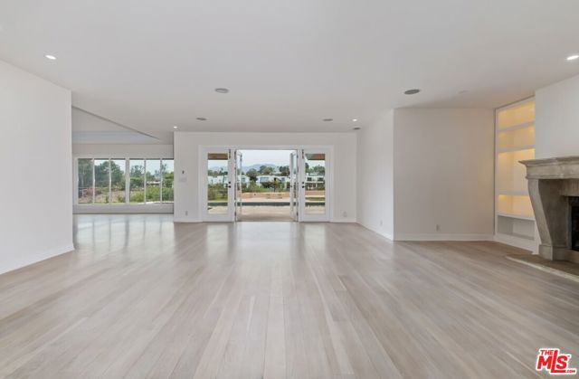 401 Alma Real Drive, Pacific Palisades CA: https://media.crmls.org/mediaz/7801831f-af8c-442e-a41b-b4ac2cb87b33.jpg