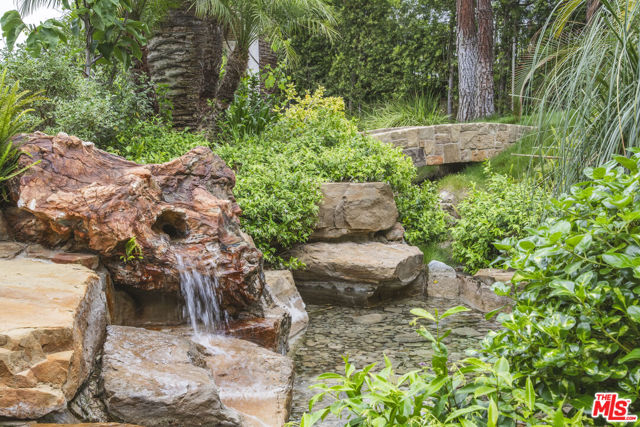427 La Marina Drive, Camarillo CA: https://media.crmls.org/mediaz/7801ec77-ac04-4916-b377-ae6ae399e6b4.jpg