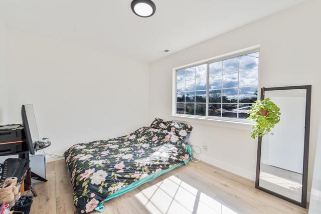 240 Daphne Way, East Palo Alto CA: https://media.crmls.org/mediaz/780211d7-d542-4196-9713-f17a0ea3229f.jpg