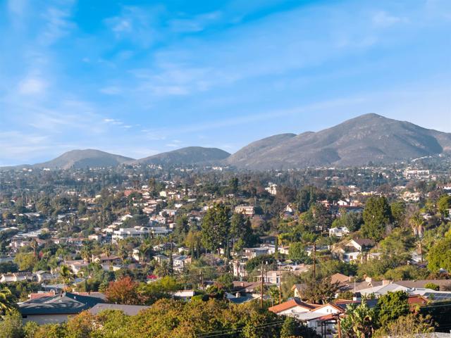 7953 Cinthia St, La Mesa CA: https://media.crmls.org/mediaz/78026884-3d50-4c3a-a0bc-c4512f564793.jpg