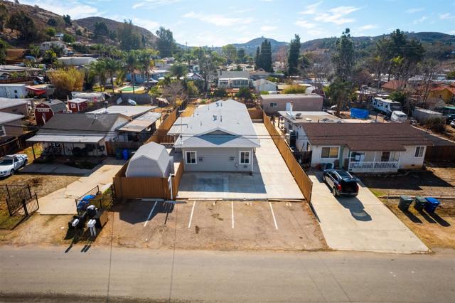 12643 Castle Court Dr, Lakeside CA: https://media.crmls.org/mediaz/7802b7fc-746b-47e8-b63c-d5cc4c216251.jpg