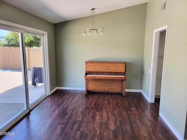 6673 Sora Street, Ventura CA: https://media.crmls.org/mediaz/78038aa1-5f43-4a11-ae9e-6f957bc92b92.jpg