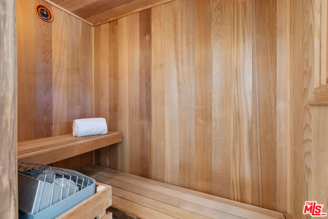 7209 Sunnydip Trail, Los Angeles CA: https://media.crmls.org/mediaz/7803a6a8-e84f-47e1-a141-81c262eab9ac.jpg