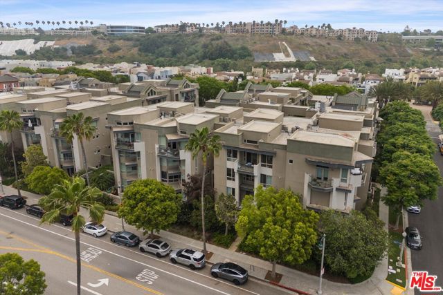 13044 Pacific, Playa Vista CA: https://media.crmls.org/mediaz/7803dc9c-5860-4cb6-a3ff-092751084e7c.jpg