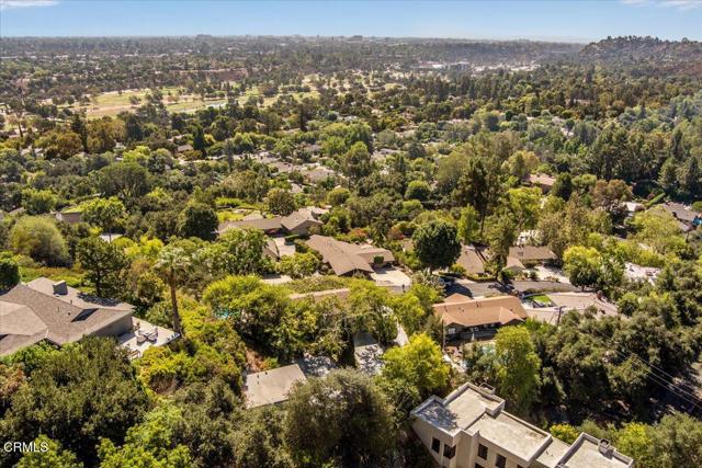1372 Inverness Drive, Pasadena CA: https://media.crmls.org/mediaz/780411c1-2d3e-4712-be7a-9347756f056b.jpg