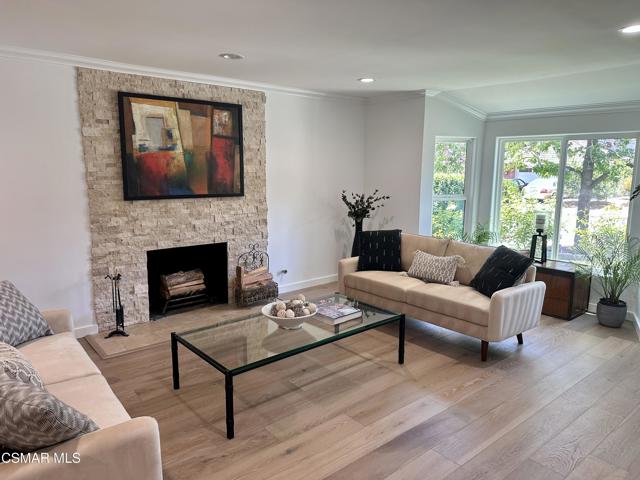 31923 Watergate Court, Westlake Village CA: https://media.crmls.org/mediaz/78041d4d-827e-4269-8d7f-a9fcdfb89b1d.jpg