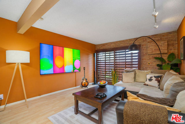 28915 Thousand Oaks Boulevard, Agoura Hills CA: https://media.crmls.org/mediaz/78047d3f-97eb-4c82-a877-59e3f705cb33.jpg