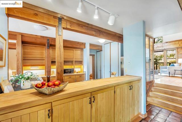 5950 Grizzly Peak Blvd, Oakland CA: https://media.crmls.org/mediaz/7804d5a4-9b89-4d52-ab7f-e51d2a35f42c.jpg