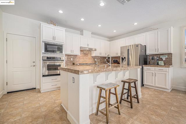 140 Ridge Crest Ct, Oakley CA: https://media.crmls.org/mediaz/78055a39-2f02-4784-893b-3bee938d152b.jpg