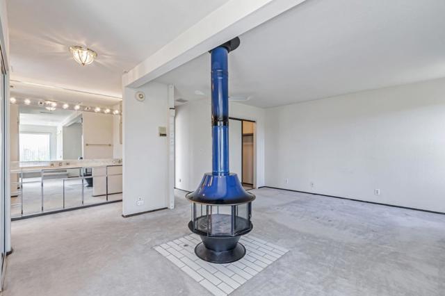 1440 Kring Way, Los Altos CA: https://media.crmls.org/mediaz/78058b3e-2920-48f5-b5a7-ebc19284b658.jpg