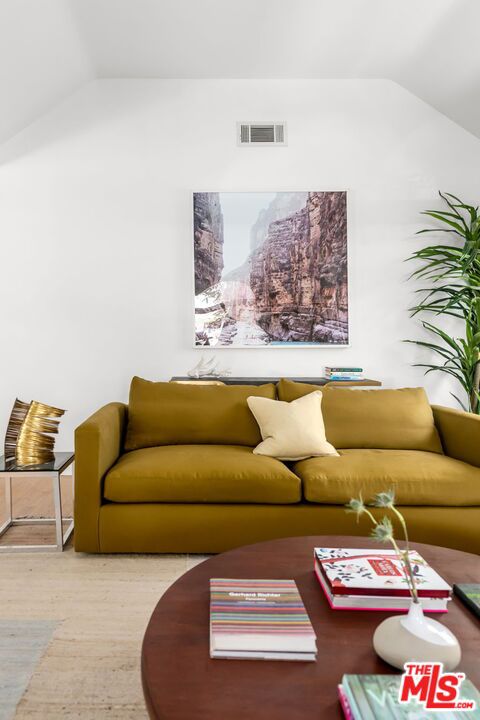 4313 Wilkinson Avenue, Studio City CA: https://media.crmls.org/mediaz/7805b809-46f0-4679-908b-8e98d6e0d244.jpg