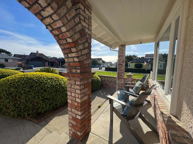 651 Spruce Street, Half Moon Bay CA: https://media.crmls.org/mediaz/7805d957-7715-4ef5-beef-c4a1c061ce28.jpg