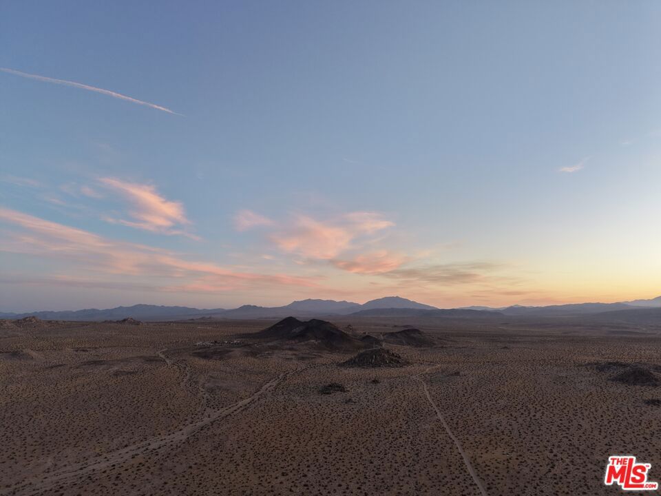 https://media.crmls.org/mediaz/78060bf2-3900-4fd0-b1a9-5e465e3499a5.jpg?preset=X-Large