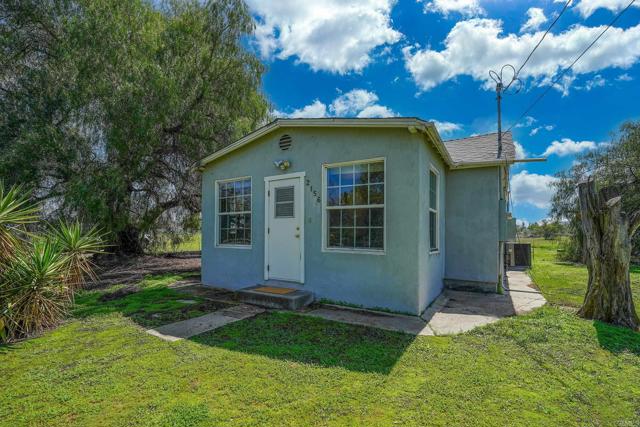 2156 Montecito Road, Ramona CA: https://media.crmls.org/mediaz/78065672-60c3-4030-9939-ee16a1552d1f.jpg