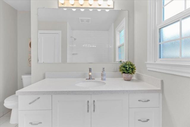 553 Line Street, Hollister CA: https://media.crmls.org/mediaz/78066170-adc6-4a66-a3d5-f5e8216f2fec.jpg
