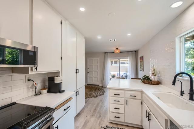 8039 Calle Fanita, Santee CA: https://media.crmls.org/mediaz/7807669f-24b9-4c14-b7b5-d7b4ad526e26.jpg