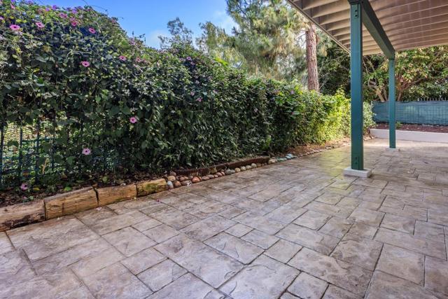 6013 Oakgate Row, La Jolla CA: https://media.crmls.org/mediaz/78085784-318a-4e00-a7d9-b43adfa01607.jpg