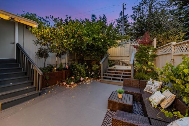 6827 Ridgewood Drive, Oakland CA: https://media.crmls.org/mediaz/7809b192-256f-434b-b09d-5f9f47d343f0.jpg