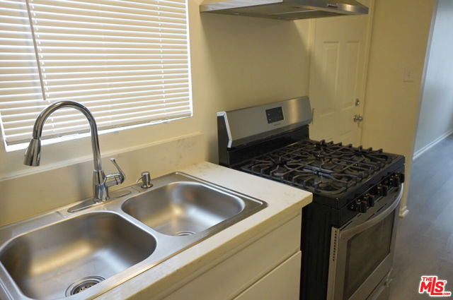 1526 W 83rd Street, Los Angeles CA: https://media.crmls.org/mediaz/7809b1c3-987e-43c1-9c36-b07fba113396.jpg