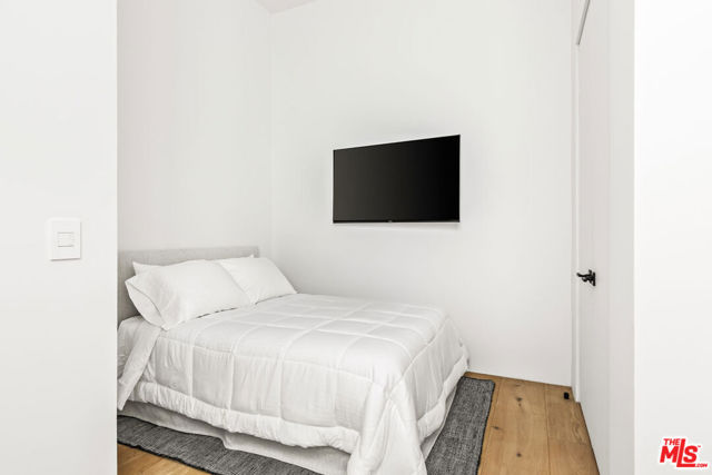 1346 Abbot Kinney Boulevard, Venice CA: https://media.crmls.org/mediaz/780a09eb-9b89-4fe1-81f8-f5f567c59604.jpg