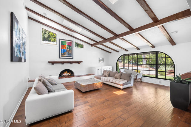 1267 Willsbrook Court, Westlake Village CA: https://media.crmls.org/mediaz/780a774d-2da7-4b96-8e31-d3c8b6b479cc.jpg