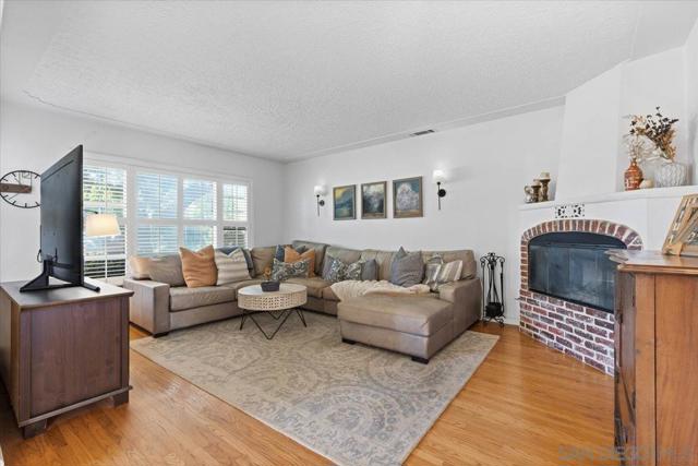 903 Moana Dr, San Diego CA: https://media.crmls.org/mediaz/780ba960-d624-44d6-943c-71b7e5c59e22.jpg