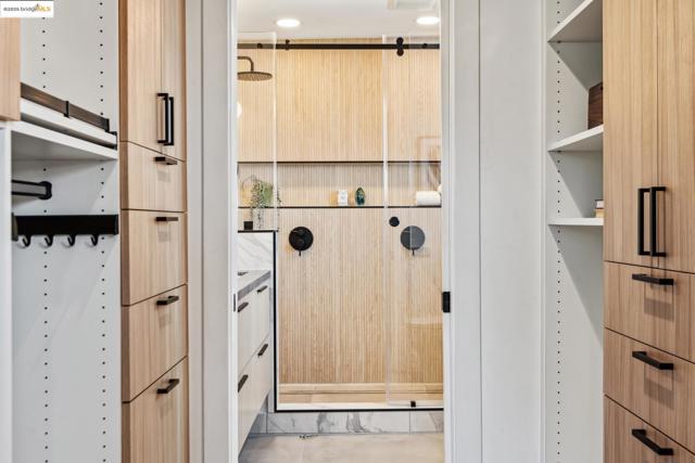 934 Apgar St, Oakland CA: https://media.crmls.org/mediaz/780bcb59-bb75-4dd7-9a6b-d945b8829025.jpg