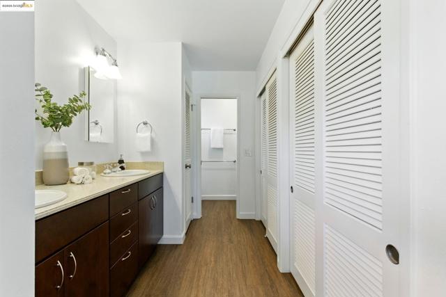 7927 Phaeton Dr, Oakland CA: https://media.crmls.org/mediaz/780be72f-f964-448b-8f41-90b20ecd9e27.jpg