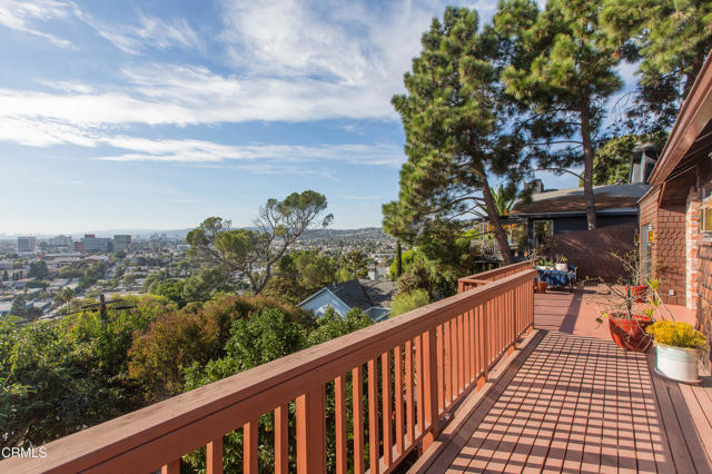 3880 Clayton W Avenue, Los Angeles CA: https://media.crmls.org/mediaz/780c0356-d198-4ab5-8714-5620999c2865.jpg