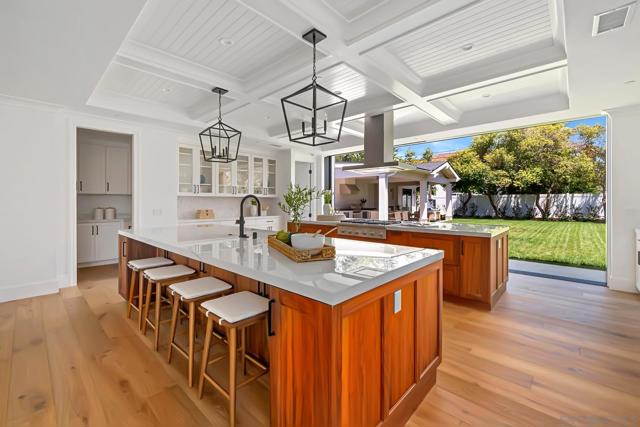 461 Country Club Ln, Coronado CA: https://media.crmls.org/mediaz/780c37b5-bb8b-4c9c-914c-12172b3aa7d5.jpg