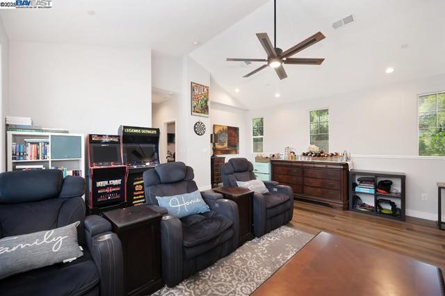 7544 Twin Bridges Ln, Citrus Heights CA: https://media.crmls.org/mediaz/780c5290-07ee-443c-9f13-b084714a079b.jpg